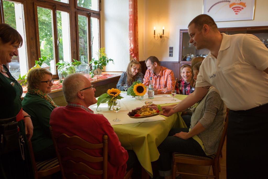 Hotel Leyscher Hof Leutesdorf ภายนอก รูปภาพ