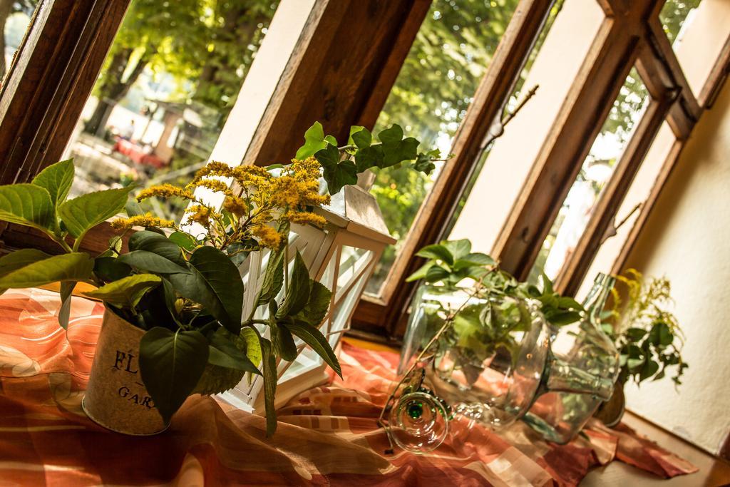 Hotel Leyscher Hof Leutesdorf ภายนอก รูปภาพ