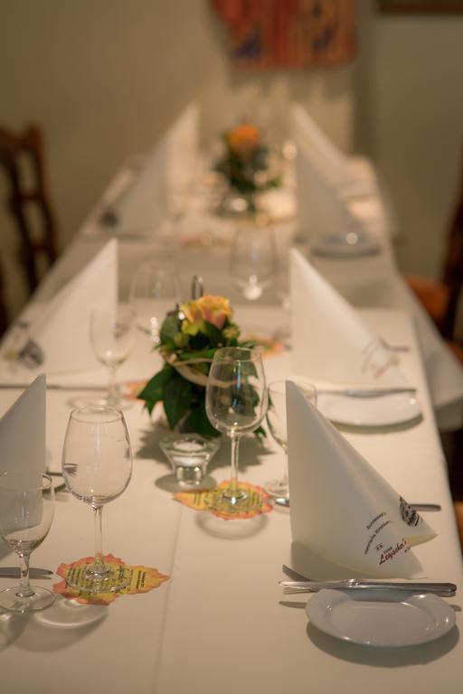 Hotel Leyscher Hof Leutesdorf ภายนอก รูปภาพ