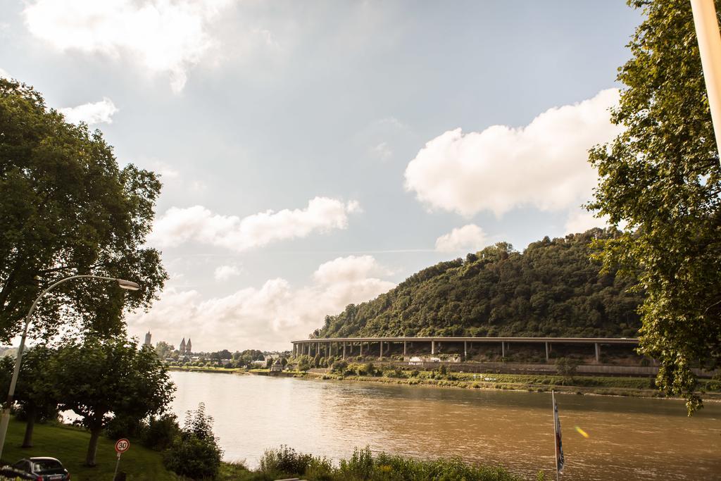 Hotel Leyscher Hof Leutesdorf ภายนอก รูปภาพ